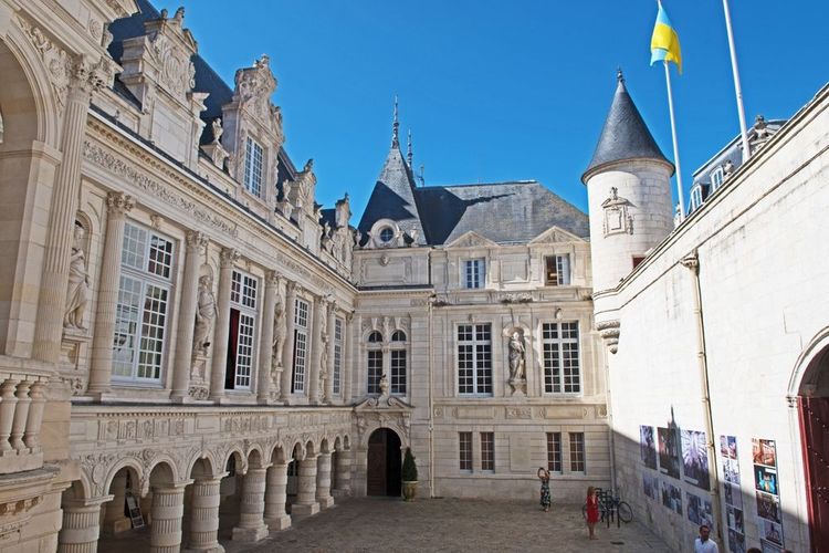 La cour de l'Hôtel de Ville de La Rochelle