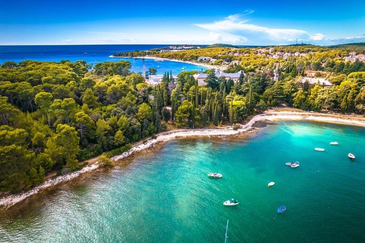 Vista aerea di una spiaggia a Rovigno, , Croazia