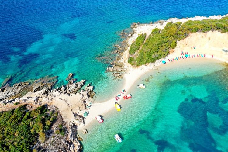 Les îles Jumelle et Robinson reliées entre elles par un bras de sable
