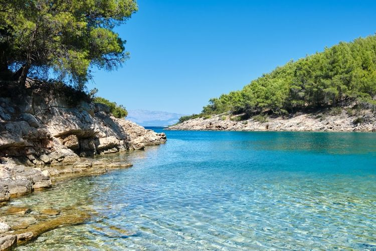 La plage de Maslinic sur l'île de Hvar