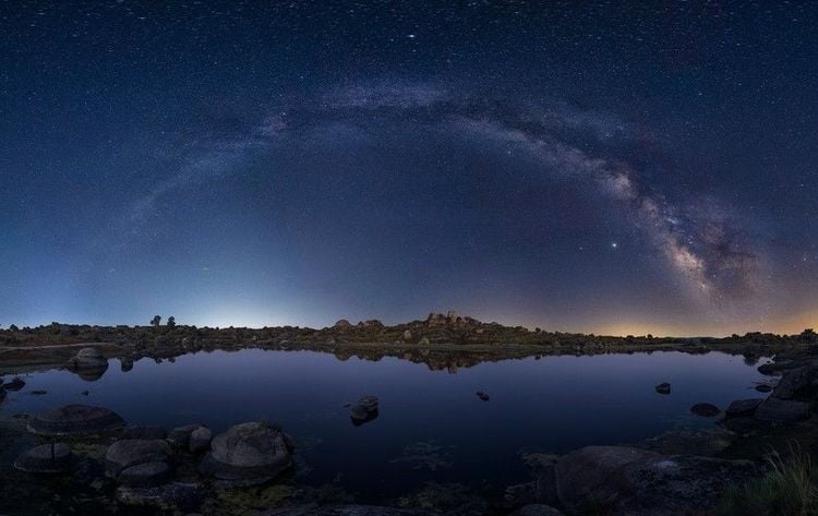  LA Voie lactée vue sous un autre angle à Los Barruecos, région de Caceres