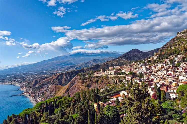 Vue panoramique sur la ville de Taormina, Sicile