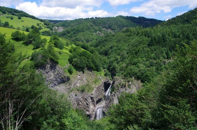 La cascade de Ray Pic en Ardèche en France, en Europe
