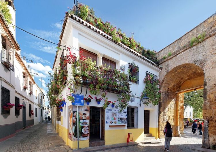  La porte Almodovar dans la vieille ville de Cordoue