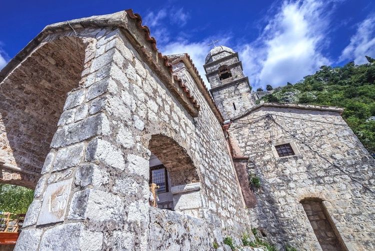 Église Notre-Dame-de-la-Santé, église romane sur le mont Saint-Jean, Kotor