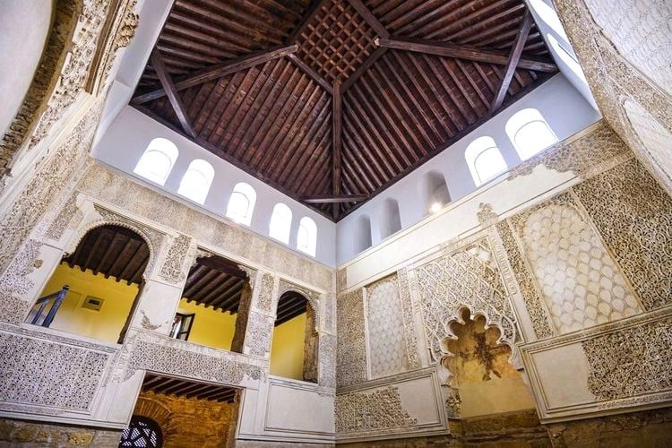 A l'intérieur de la vieille synagogue de Cordoue