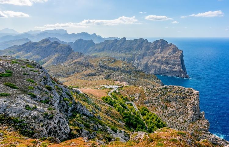 Montagnes de Tramuntana à l'ouest de Majorque vue du cap Formentor, îles Baléares, Espagne