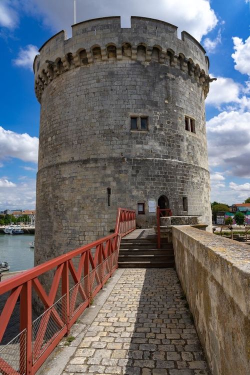 Les remparts rejoignant les tours médiévales de La Rochelle
