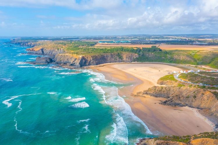 Vue de la plage d'Odeceixe au Portugal.