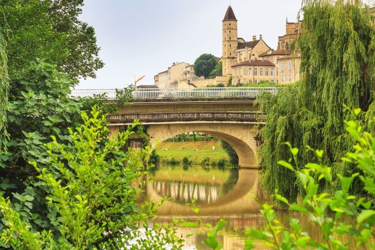 Vue sur les ponts au-dessus du Gers dans la ville d'Auch, dans la province historique de Gascogne, Occitanie