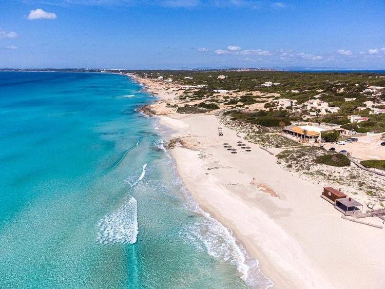 S'émerveiller face à la plage de Migjorn à Formentera