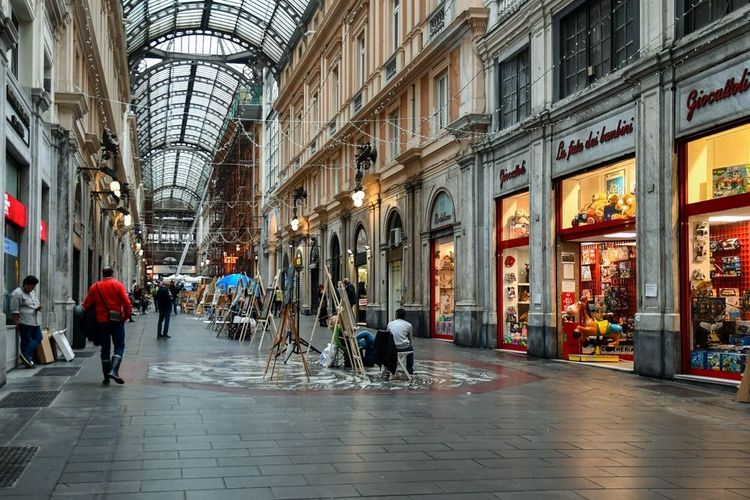 Une galerie commerçante de Gênes.