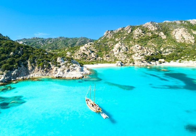 Cala Corsara sur l'île de Spargi, archipel de la Maddalena