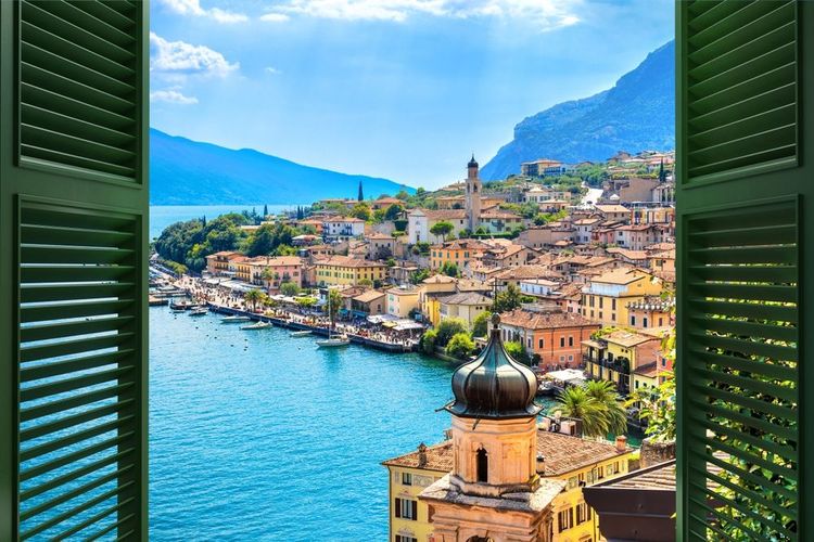 Le village de Limone Sul Garda sur le lac de Garde