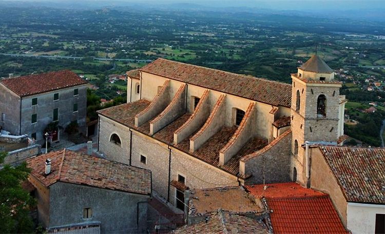 L'église baroque Sainte-Oliva, fameuse pour son autel de 1537 et son tableau représentant Saint-Sébastien