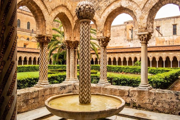 Le cloître de la cathédrale Monreale de Palerme