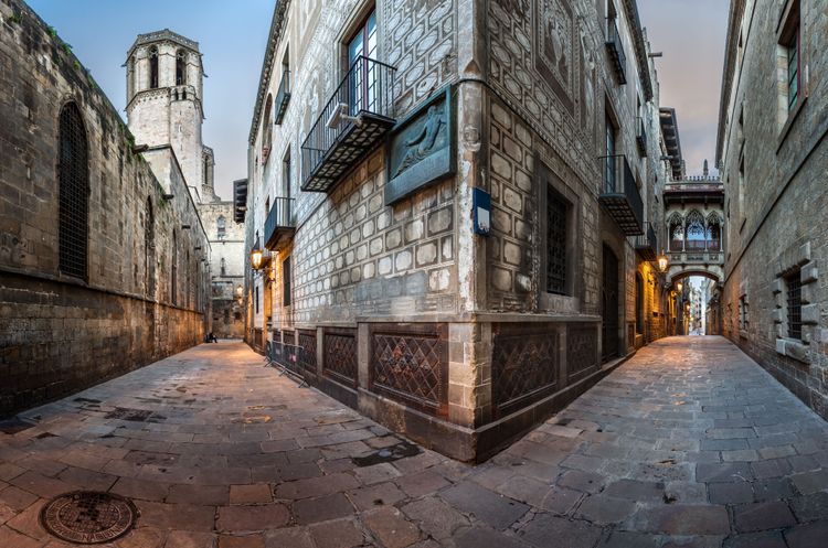 Los relojes se detienen en el Barrio Gótico de Barcelona