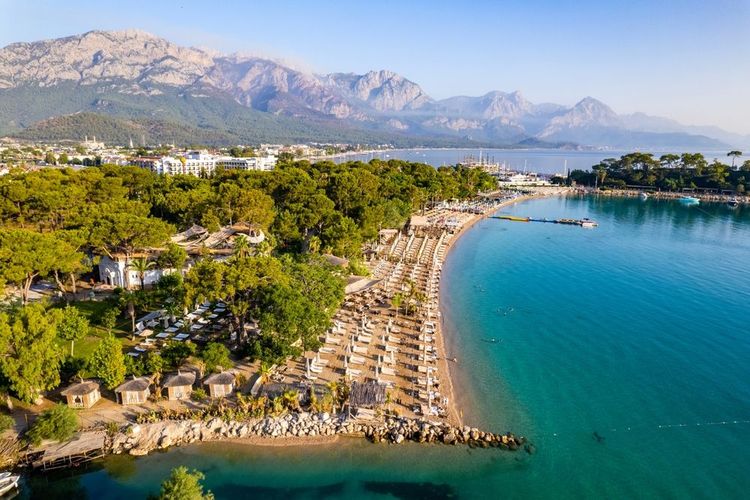 Vue aérienne de la plage Moonlight à Kemer.