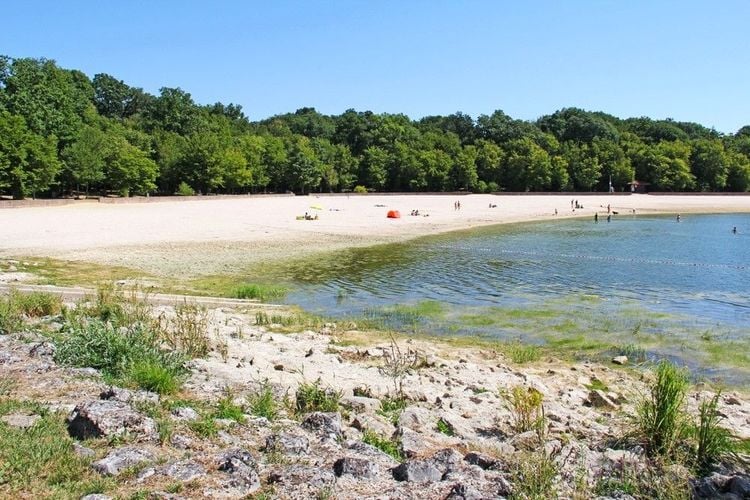 Une des 6 plages de sable de ce lac qu'on nomme aussi "lac-réservoir Marne"