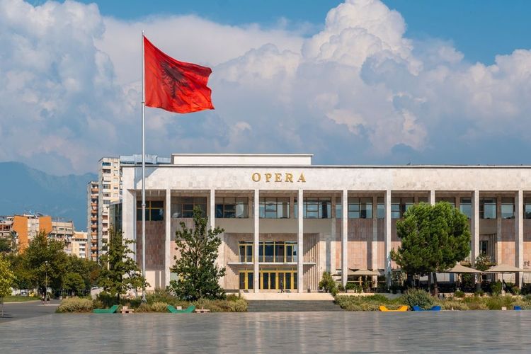 L'opéra de Tirana, sur la place Skanderbeg