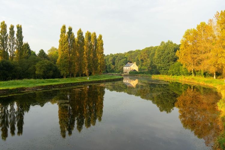 es paysages d’automne le long du Canal de Nantes à Brest.