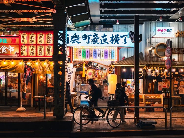 Bar de rue, quartier populaire de Tokyo
