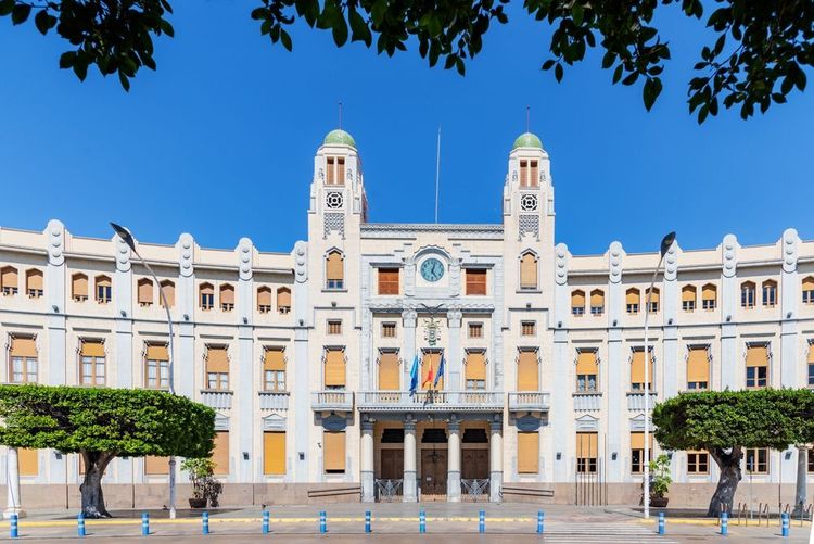 L'Hôtel de Ville, place de l'Espagne
