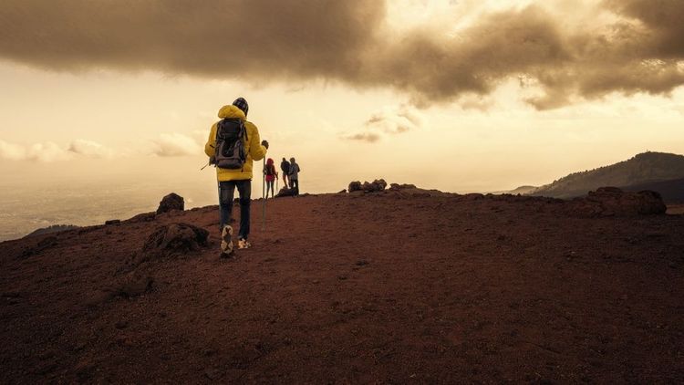 Ascension de l'Etna par temps chargé