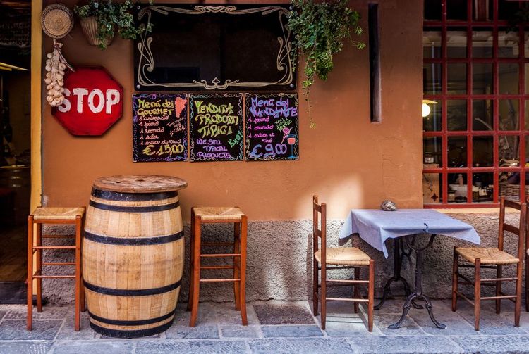 La terrasse d'un restaurant italien, à Gênes.