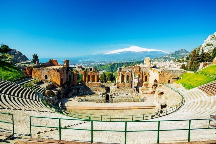 théâtre gréco-romain de Taormina, etna