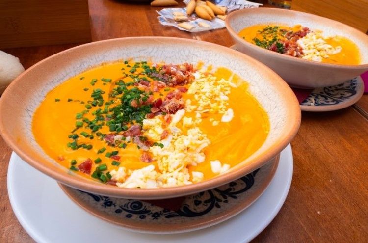 Le salmorejo, entre bouillon épais et purée légère