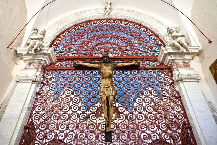 Saint-Tryphon, le Christ sur la croix
