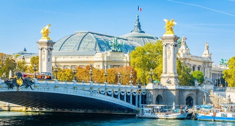 Le Grand Palais, vu depuis la Seine.