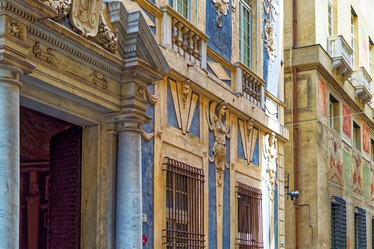 Les façades du centre historique de Gênes.