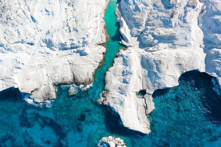 Sarakinikio, ou quand la roche volcanique déchire la mer