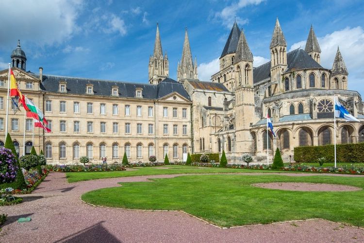 L'Abbaye aux Hommes et la mairie de Caen