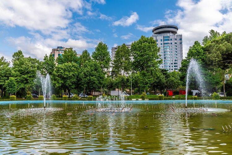 Le bassin de la place La place Scanderbeg
