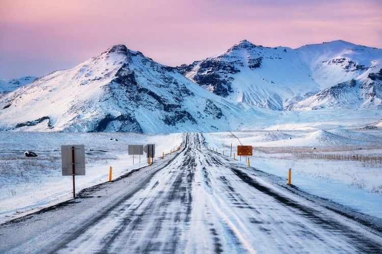 Islande pendant l'hiver au coucher du soleil.