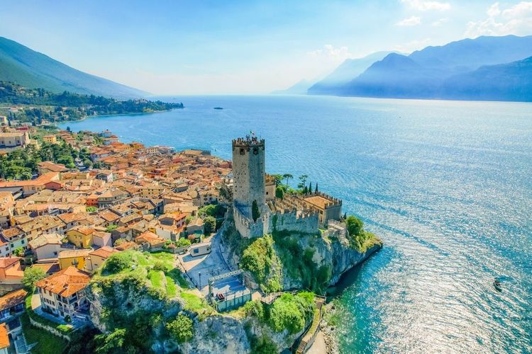 Vue du château Scaliger de Malcesine sur le lac de Garde.
