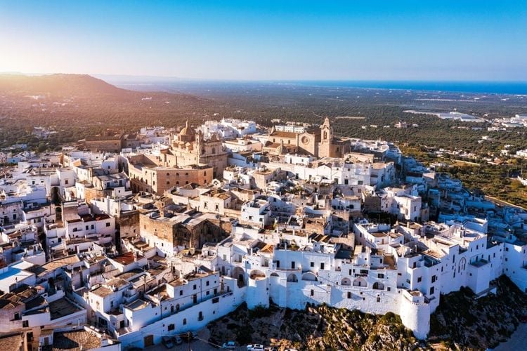 Vue aérienne du village d'Ostuni, dans les Pouilles.