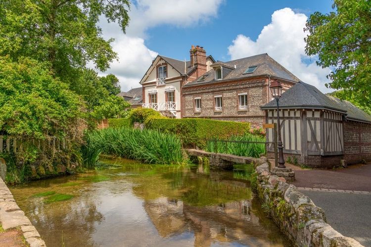 La rivière Veules qui traverse la Normandie.