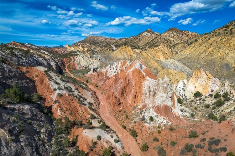Vues Aériennes du Cockscomb le long de la route Cottonwood Canyon dans le sud de l'Utah, États-Unis.