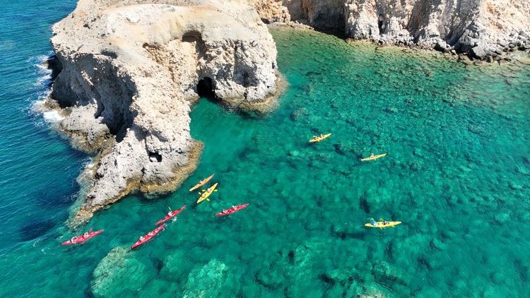Kayak aux abords de la plage de Tsigrado