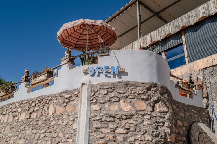 Un commerce dans le village de Taghazout