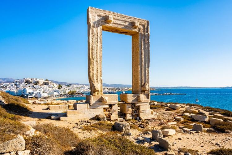 Naxos et les ruines archéologiques du temple d'Apollon