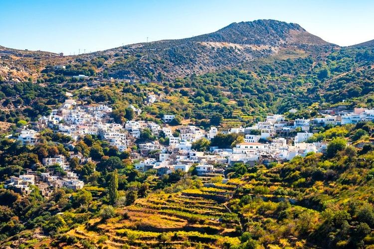 Découvrez Apiranthos et Koronos : deux joyaux traditionnels de Naxos