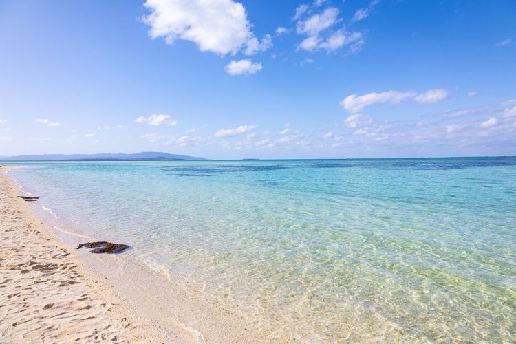 La mer cristalline de l'île d'Ishigaki