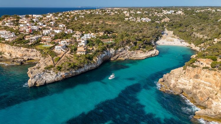 Vue Aérienne de la plage de Cala Llombards à Majorque.