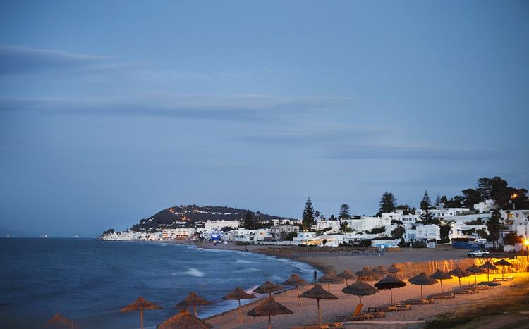Couché de soleil sur la plage à Gammarth, Tunisie