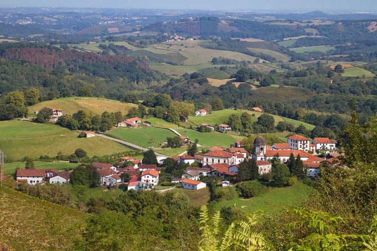 Il villaggio di Zugarramurdi al confine con la Spagna - © Ondacaracola / shutterstock